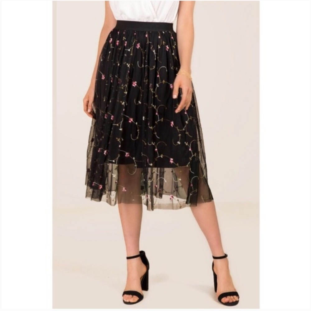 Miami black mesh  floral skirt size medium